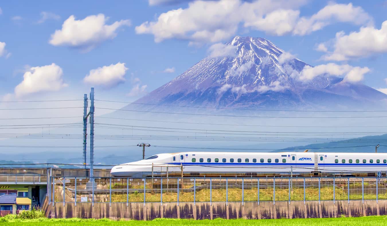 You are currently viewing A Complete Guide to the Japan Rail Pass