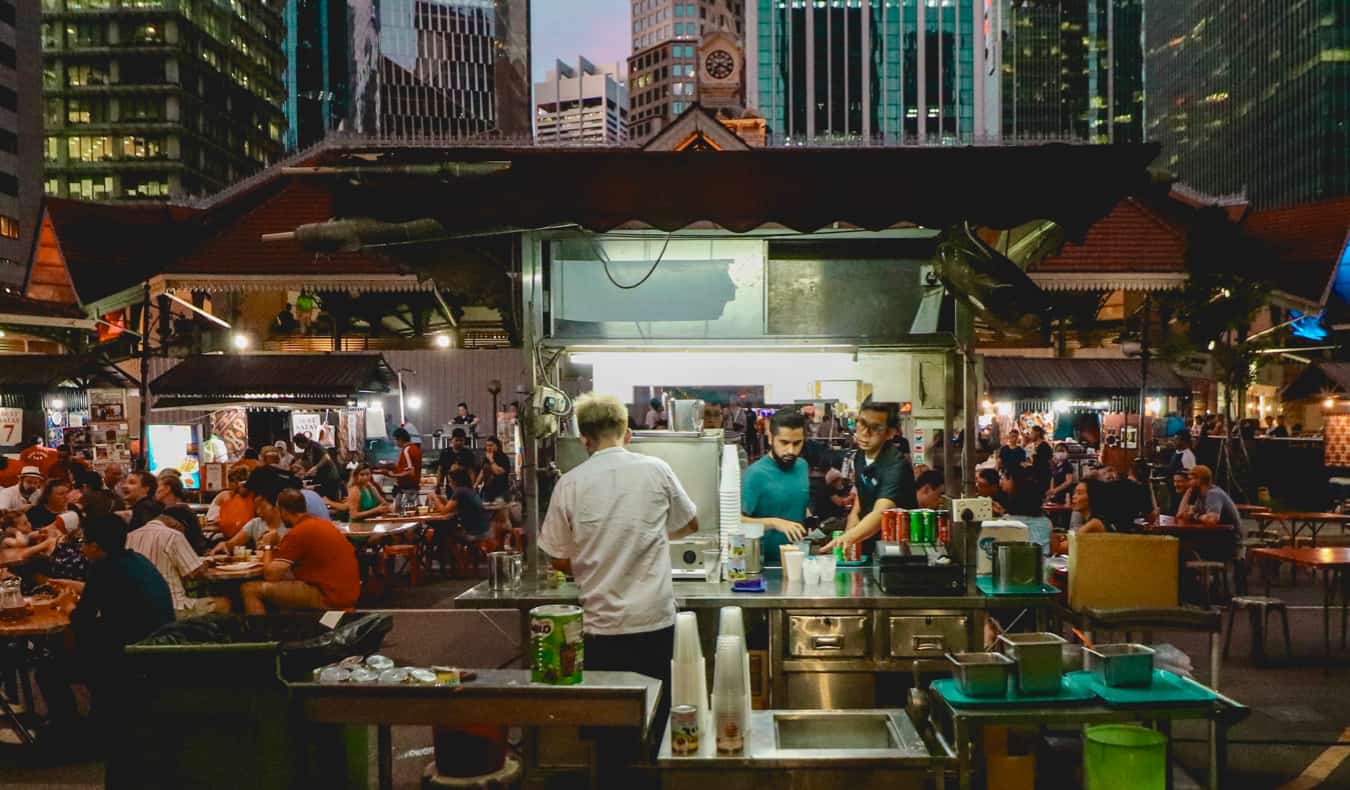 You are currently viewing How to Eat Cheap Around the World