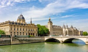 Read more about the article The 8 Best Hotels in Paris