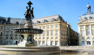 Read more about the article The Best Walking Tours in Bordeaux