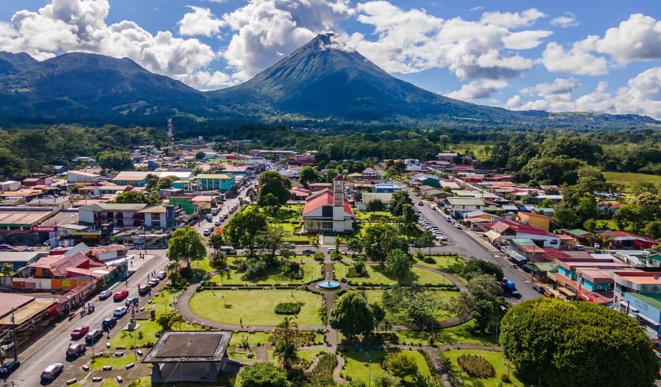 Read more about the article How to Get Around Central America on a Budget